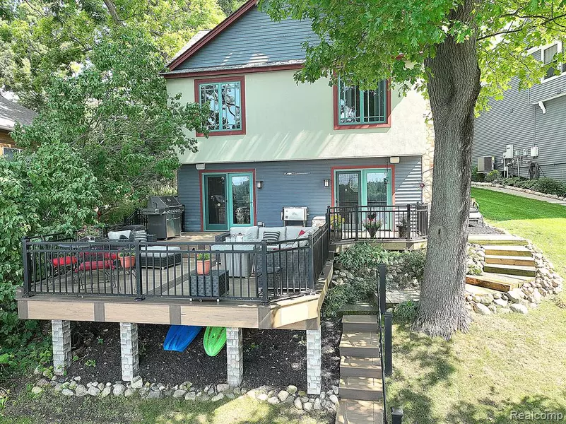 857 HURLEY Drive, Howell, MI 48843