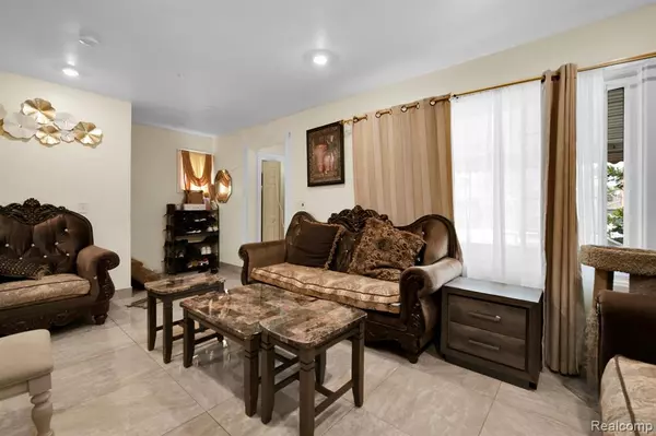Dearborn, MI 48126,5832 APPOLINE Street