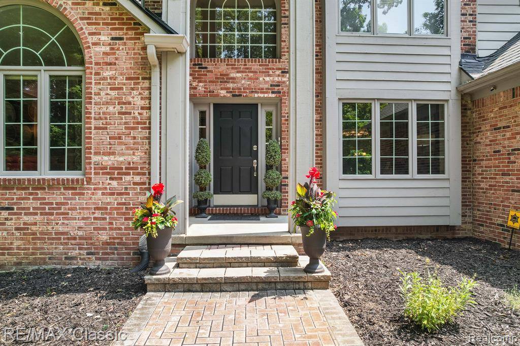 Commerce Twp, MI 48382,6200 Turnberry Dr