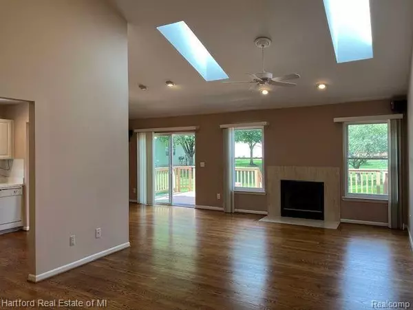 Walled Lake, MI 48390,395 WOODVALE Drive