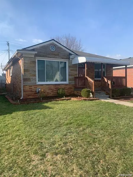 8262 State Park, Center Line, MI 48015