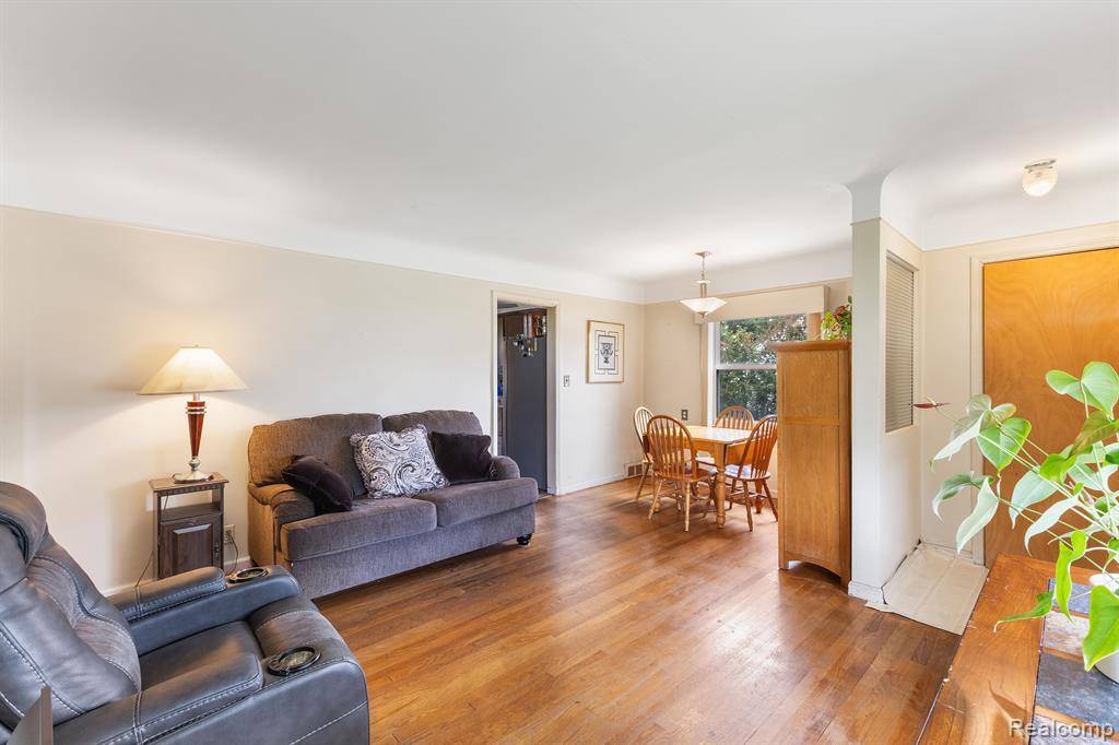 Oak Park, MI 48237,24311 COOLIDGE