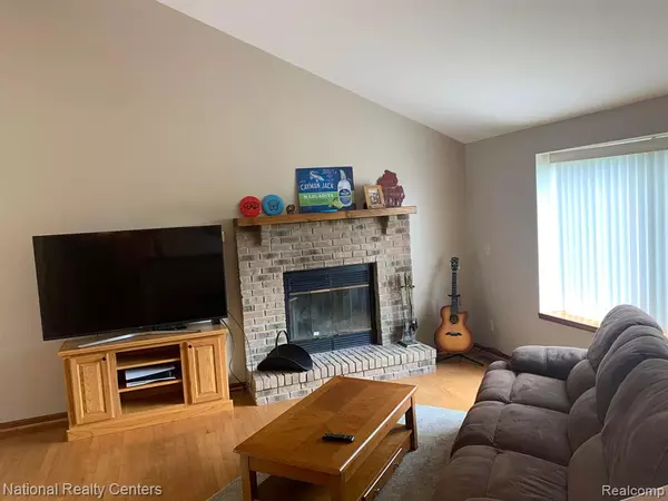 Ortonville, MI 48462,860 BALD EAGLE LAKE Road