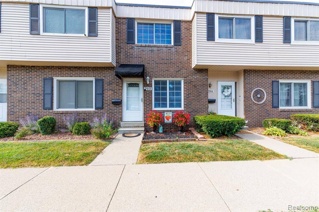 703 ESTRADA Drive, Belleville, MI 48111