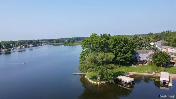 Wolverine Lake, MI 48390,1395 DELMONTE Street