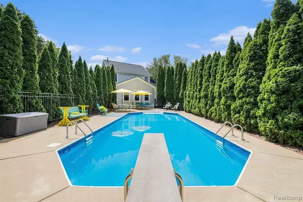 Howell, MI 48843,430 LAKESHORE POINTE Drive