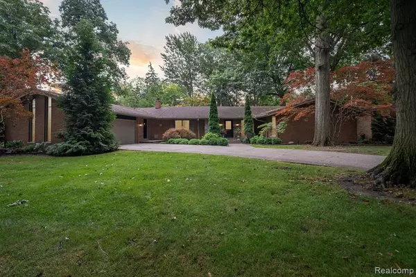 2241 NICHOLS Street, Trenton, MI 48183