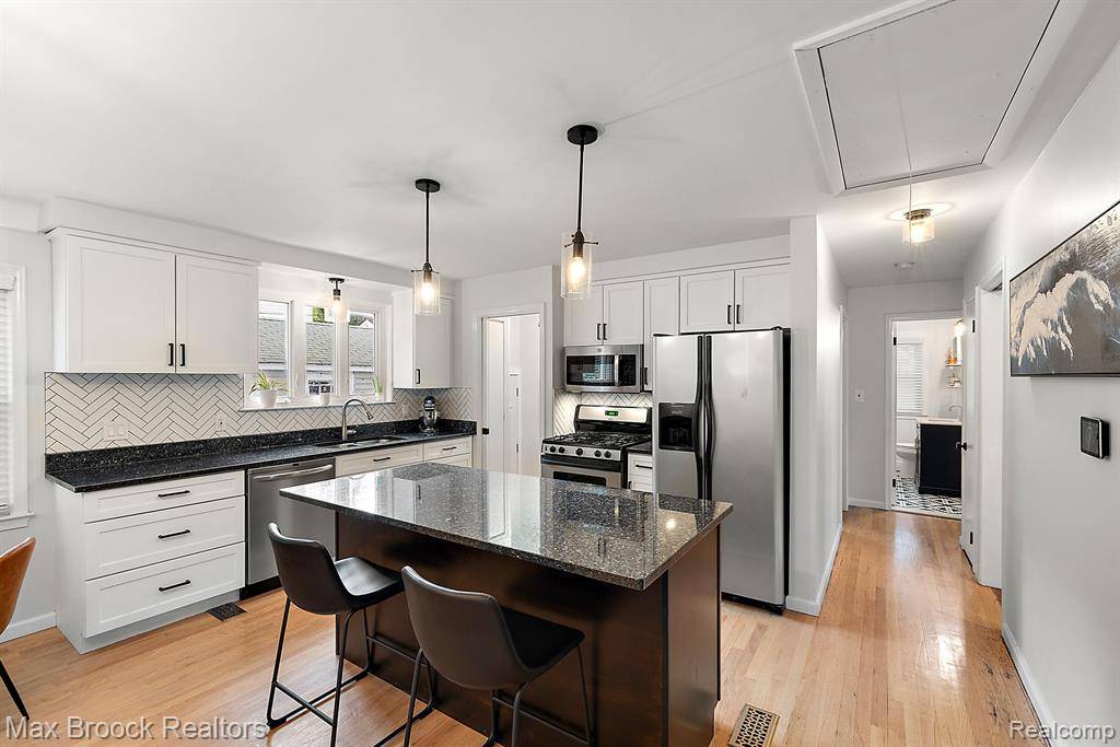 Royal Oak, MI 48073,418 W HOUSTONIA Avenue