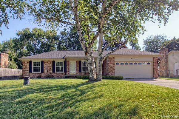 5111 OLDE SAYBROOKE Road, Grand Blanc, MI 48439