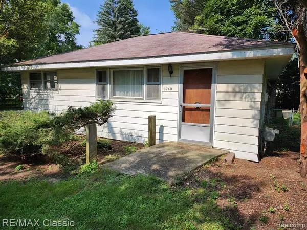 Orchard Lake Village, MI 48324,3740 SHADY BEACH Boulevard