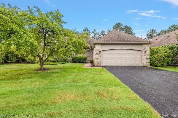 Beverly Hills, MI 48025,22145 ORCHARD Way