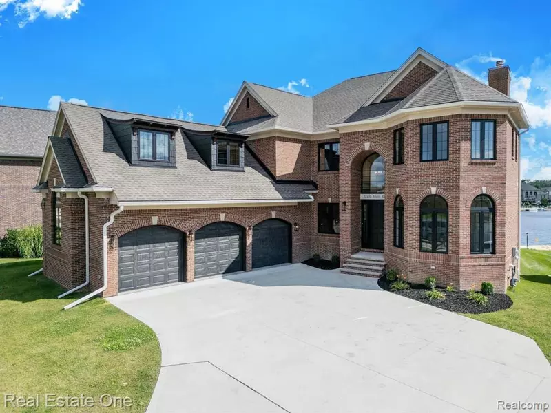 52430 SILENT RIDGE Drive, Chesterfield, MI