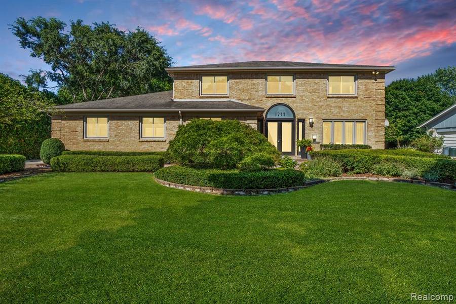 1713 CHATHAM Drive, Troy, MI 48084