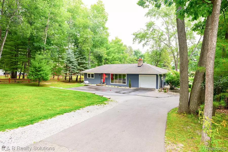 1130 W HIGGINS LAKE Drive, Roscommon, MI 48653
