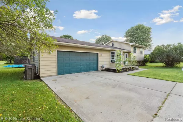North Branch, MI 48461,2608 BREEZEWAY Street