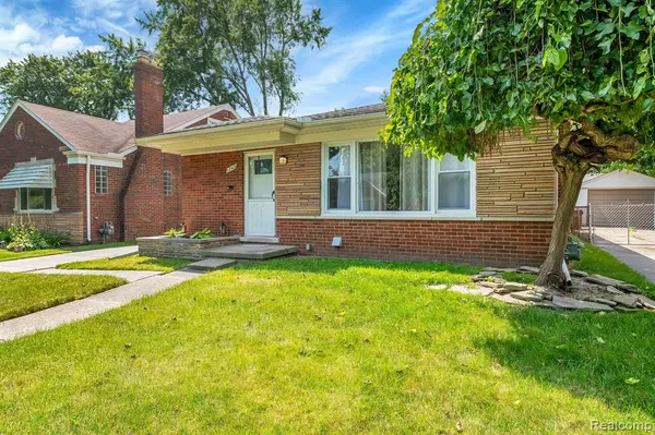 Grosse Pointe Woods, MI 48236,1843 NEWCASTLE Road