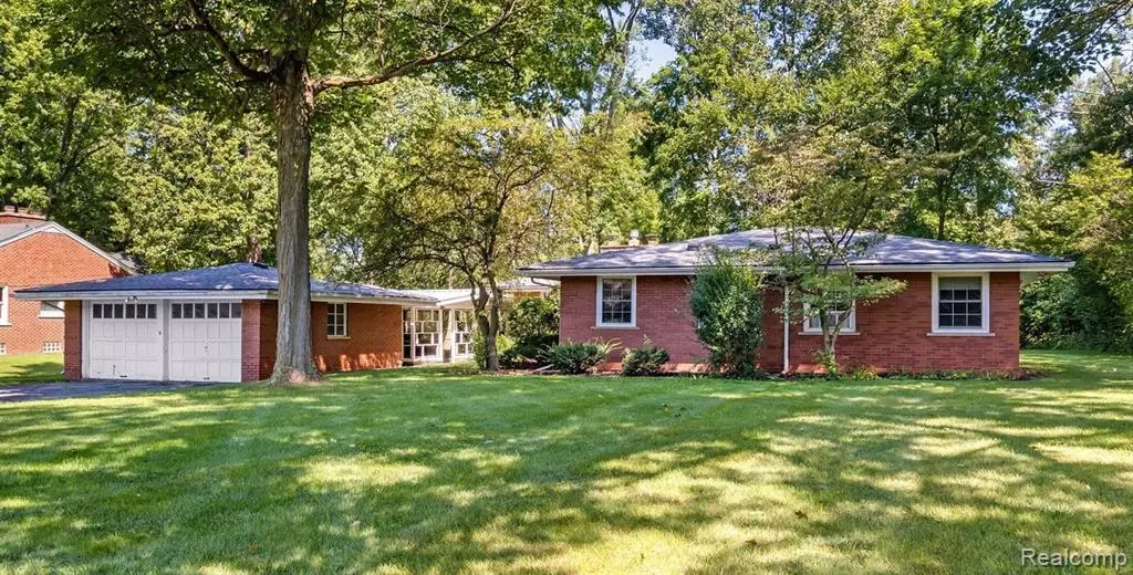 9044 BELLEVUE Road, Grosse Ile, MI 48138