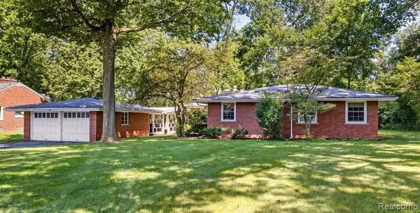 9044 BELLEVUE Road, Grosse Ile, MI 48138