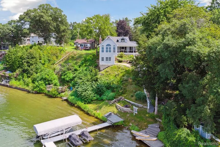 3405 DUFFIELD Street, White Lake, MI 48383