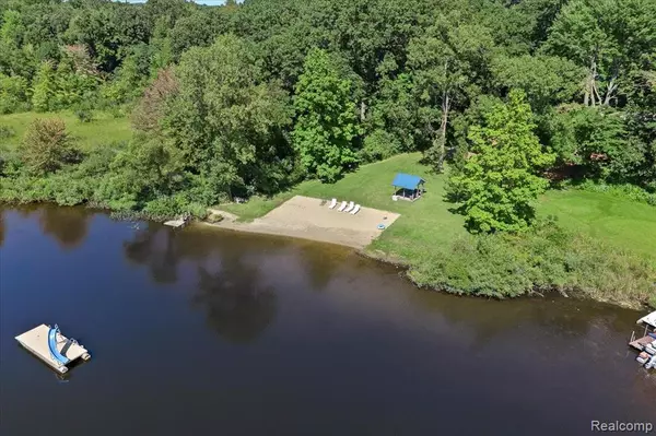 Gregory, MI 48137,220 ELLSWORTH LAKE Drive