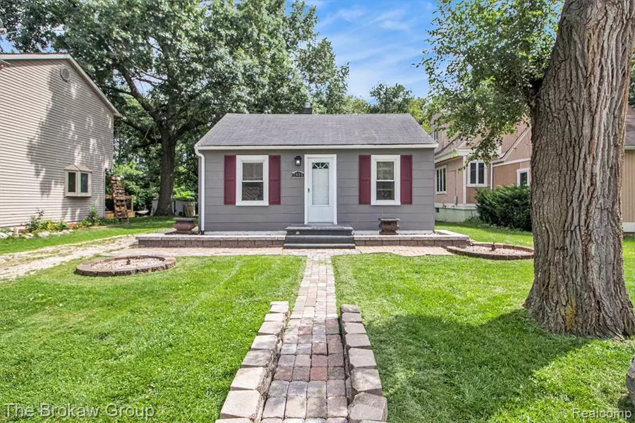 2995 ELAM Court, Keego Harbor, MI 48320