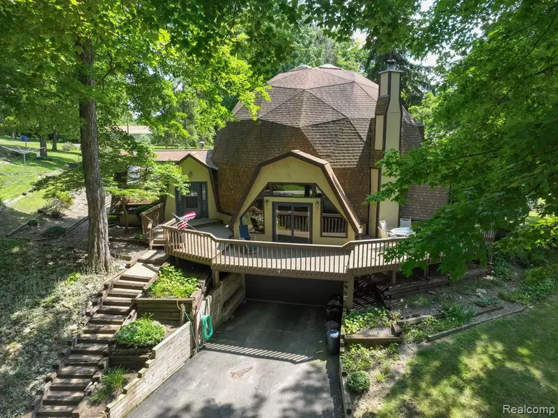 10740 PINE BLUFF Avenue, Whitmore Lake, MI 48189