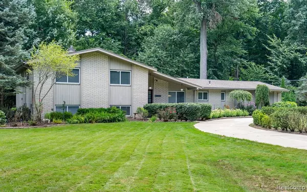 32950 BELL VINE Trail, Beverly Hills, MI 48025