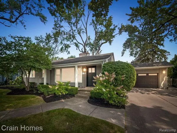 Beverly Hills, MI 48025,16964 BEECHWOOD Avenue