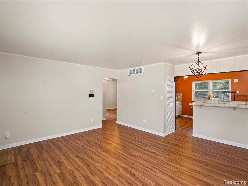 Oak Park, MI 48237,10721 SARATOGA Street