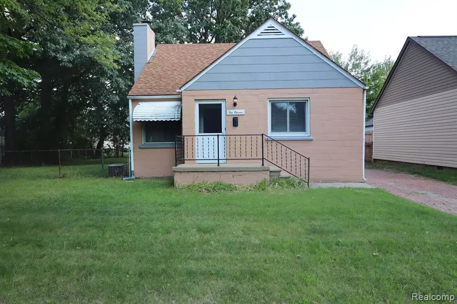 1011 E MILTON Avenue, Hazel Park, MI 48030