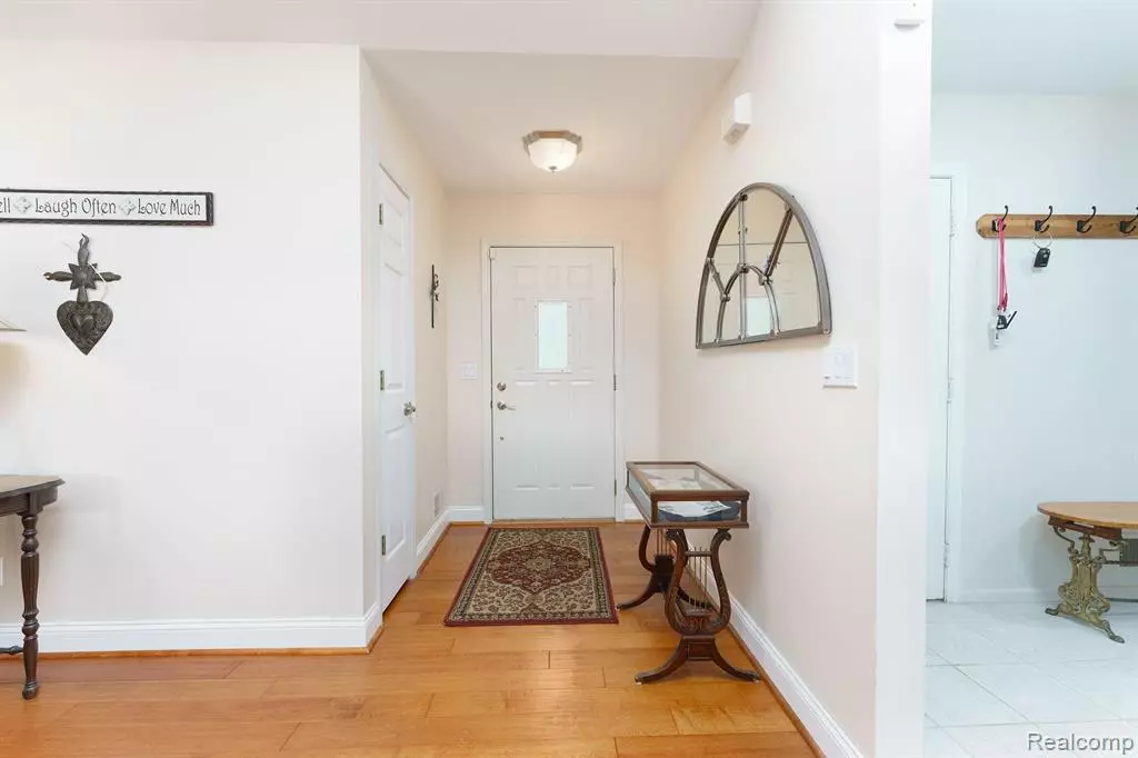 Linden, MI 48451,121 OLDE MILL POINTE