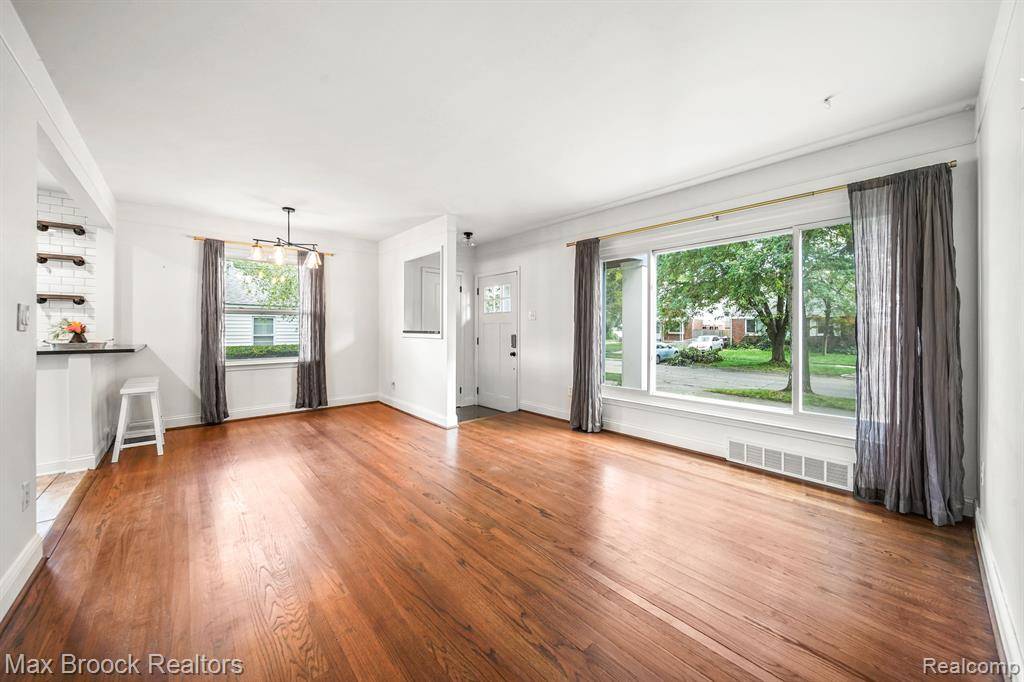 Royal Oak, MI 48067,2221 DALLAS Avenue