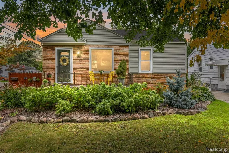 1403 E EVELYN Avenue, Hazel Park, MI 48030