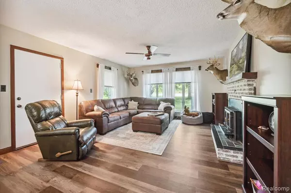 New Boston, MI 48164,20830 WALTZ Road