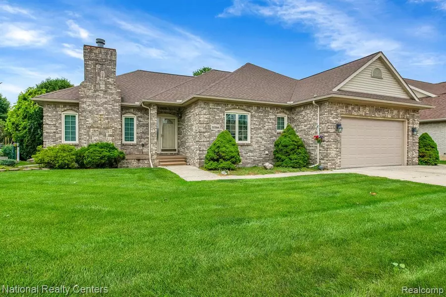 32284 LIPAROTO Drive, Rockwood, MI