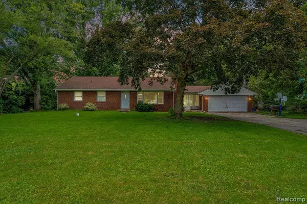 6481 DAVISON Road, Burton, MI 48509