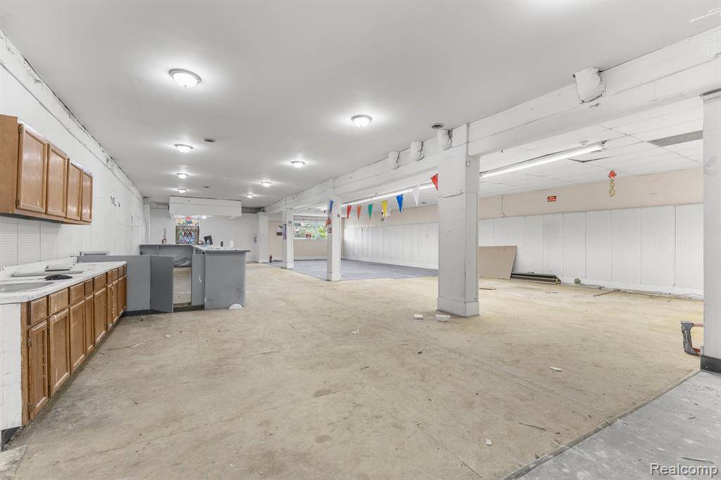 Lincoln Park, MI 48146,2070 FORT Street
