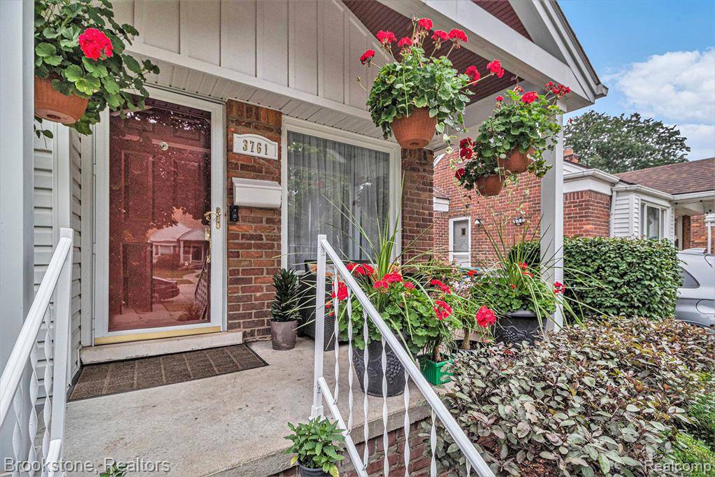 Dearborn, MI 48124,3761 PARDEE Avenue