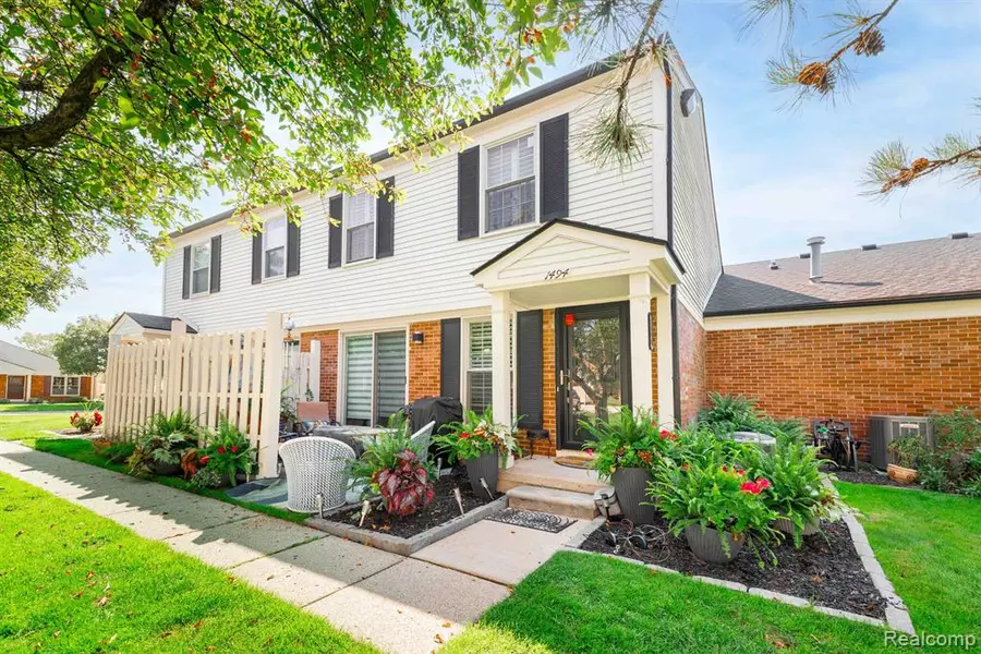 1494 DOVER N Hill, Walled Lake, MI 48390