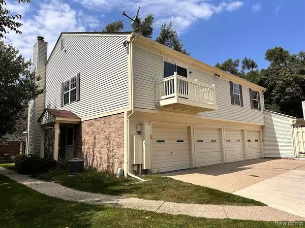 Walled Lake, MI 48390,2110 HIDDEN MEADOWS Drive