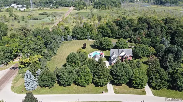 Clarkston, MI 48348,10523 WEDGEWOOD Drive