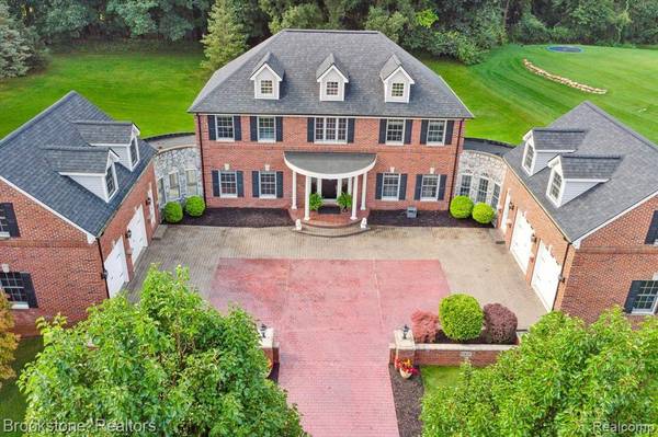 2307 SUNDANCE Ridge, Howell, MI 48843