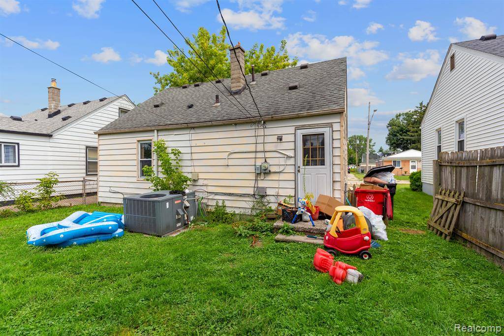 Roseville, MI 48066,17484 LOWELL Street