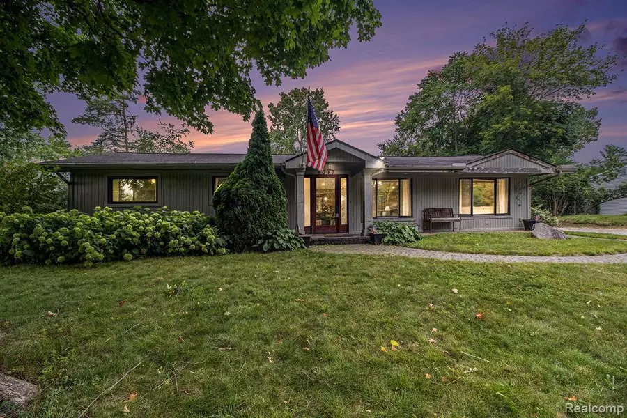 4647 NEWCROFT Street, Commerce Twp, MI 48382