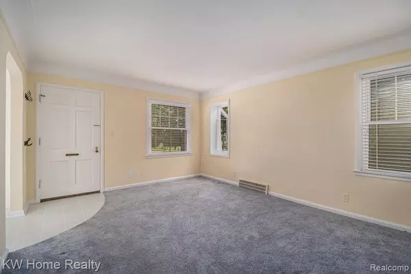Huntington Woods, MI,10017 HART Avenue