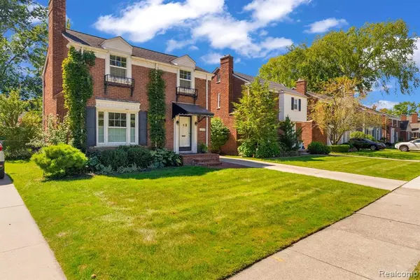 Grosse Pointe Woods, MI 48236,1359 HOLLYWOOD Avenue
