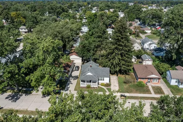 Madison Heights, MI 48071,86 W BROCKTON Avenue