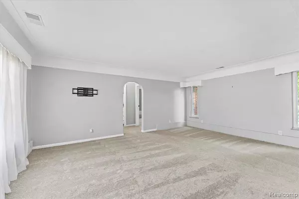 New Boston, MI 48164,35900 HURON RIVER Drive