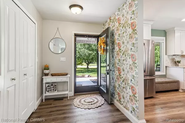 New Hudson, MI 48165,30720 LINCOLN