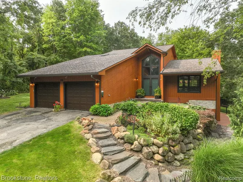 6515 CUTHBERT Road, White Lake, MI